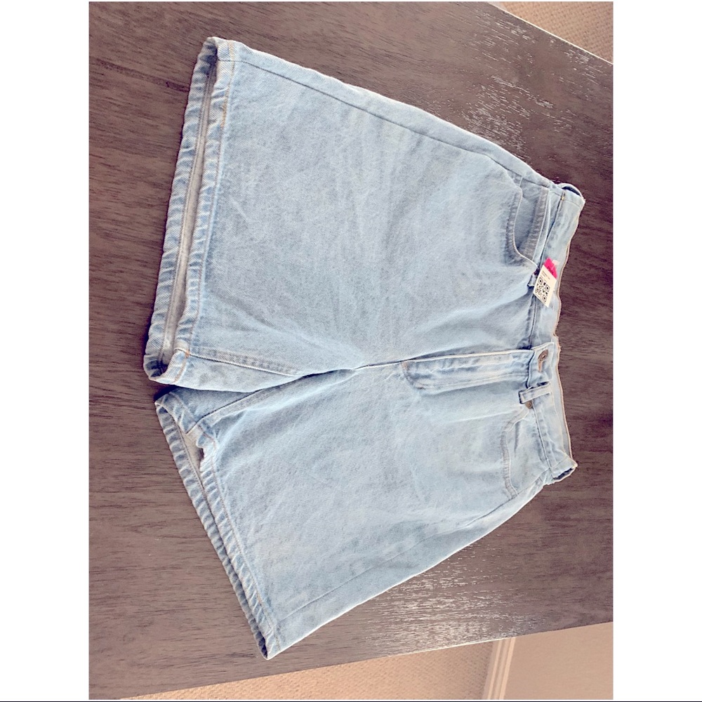 Light Colored high waisted Shorts.